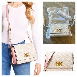 Bnwt MICHAEL KORS gorgeous designer Mimi medium logo messenger handbag.